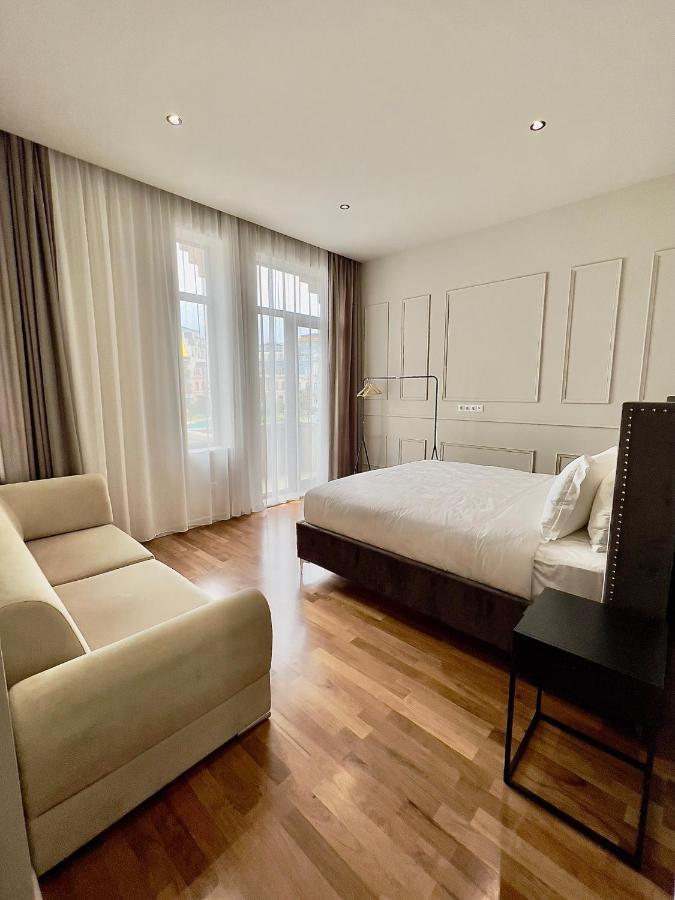 Kinotel Batumi Esterno foto